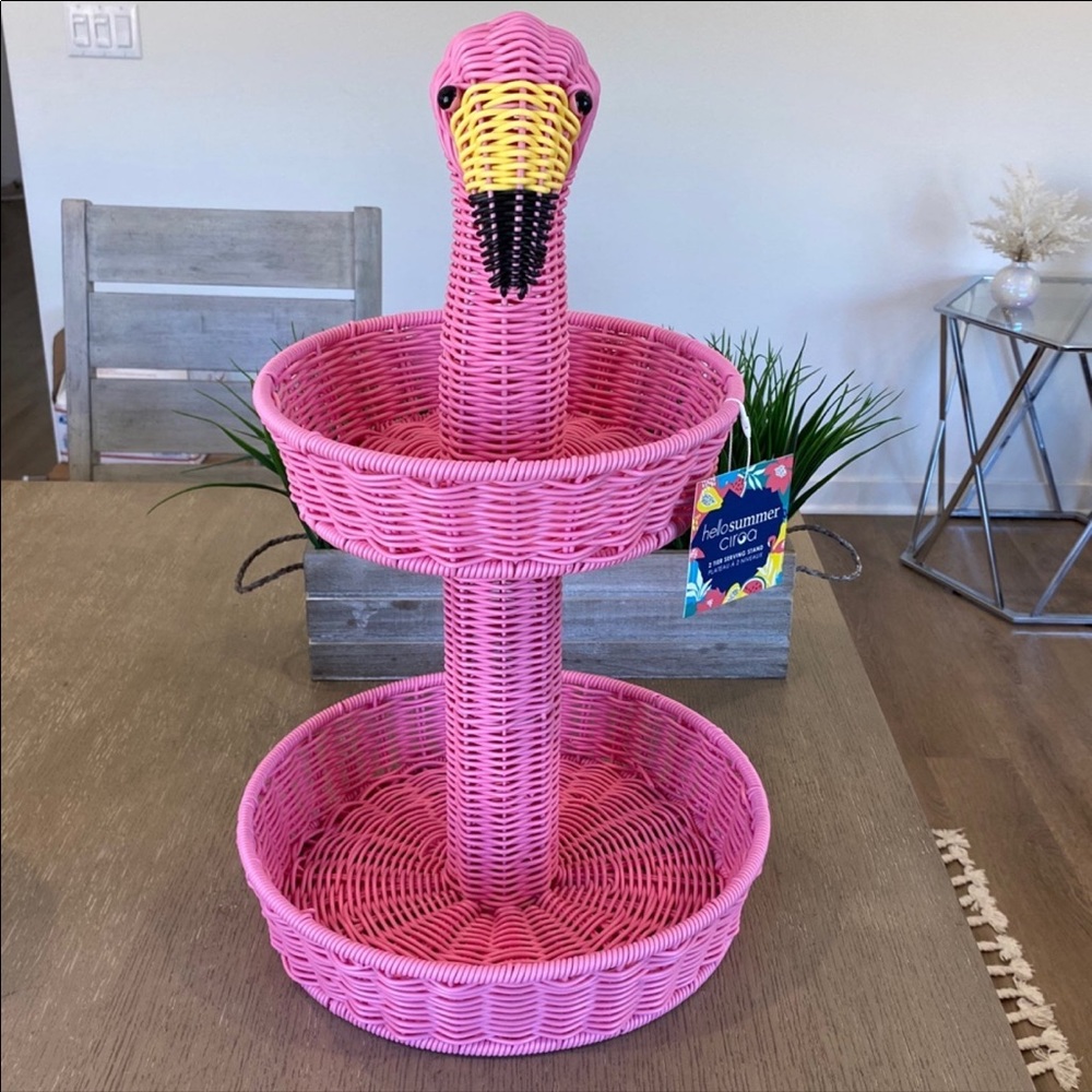 🎊🦩Host Pick🦩🎊🎉🌻🦩 Indoor/Outdoor 2 Tier Flamingo Serving Stand Wicker 🌷🦩